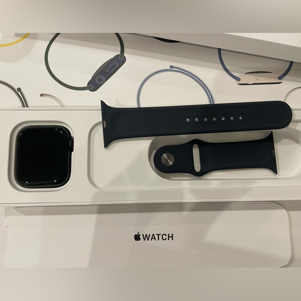 *SOLD* - Apple Watch SE 2nd Gen - Brand New, Never Used